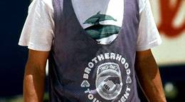 Кадр из фильма "Белые люди не умеют прыгать" - 1