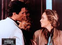 Кадр По ту сторону двери