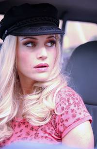 Кадр Женщины в беде