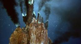 Кадр из фильма "Чужие из бездны" - 1