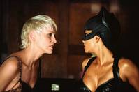 Кадр Женщина-кошка