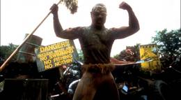 Кадр из фильма "Токсичный мститель" - 2