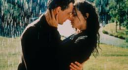 Кадр из фильма "Крылья голубки" - 1