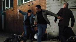 Кадр из фильма "Вне закона" - 1