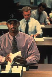 Кадр Больше денег