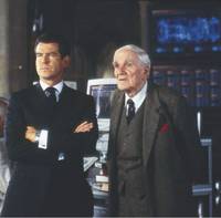 Кадр И целого мира мало