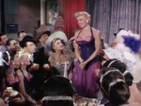 Кадр Апрель в Париже