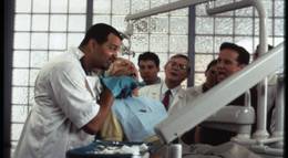 Кадр из фильма "Гость" - 1