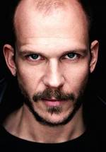 Густаф Скарсгард фото