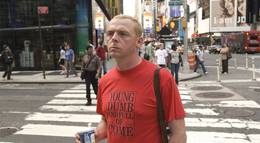 Кадр из фильма "Как потерять друзей и заставить всех тебя ненавидеть" - 1