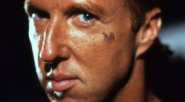 Кадр из фильма "Танго и Кэш" - 1