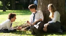 Кадр из фильма "Мальчики, Гийом, к столу!" - 2