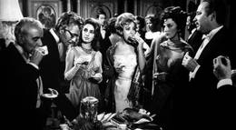 Кадр из фильма "Ангел-истребитель" - 2