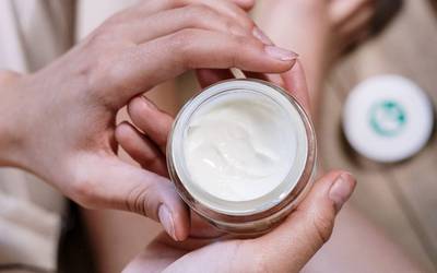 Дерматокосметика: що це та які її особливості