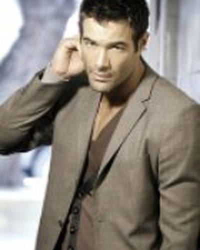 Луис Р. Гузман фото