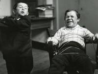 Кадр И карлики начинают с малого