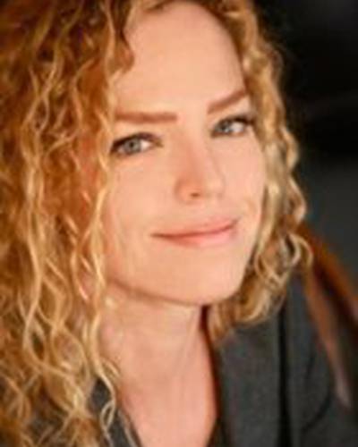 Джули МакКиннон фото