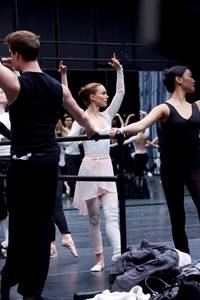 Кадр Чёрный лебедь