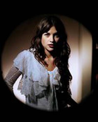 Амелия Уорнер фото