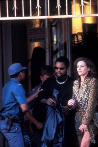 Кадр Опасная земля