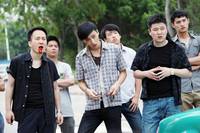 Кадр Восток против Запада