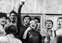 Кадр Старики на уборке хмеля