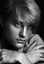 Тоби Хемингуэй фото