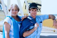 Кадр Розали идет за покупками