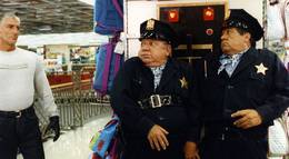 Кадр из фильма "Комики 2" - 2