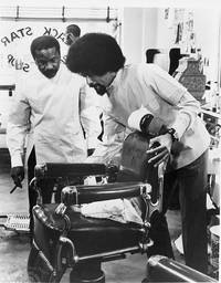 Кадр Five on the Black Hand Side