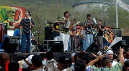 Кадр из фильма "Кумбия нас связала" - 1