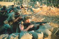 Кадр Осада базы «Глория»