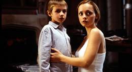 Кадр из фильма "Город проклятых" - 1