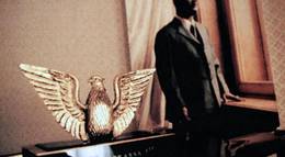 Кадр из фильма "Эхо темной империи" - 1