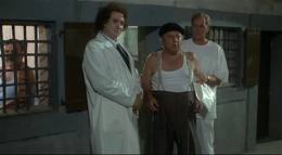 Кадр из фильма "Фантоцци против всех" - 2