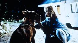 Кадр из фильма "Зловещая луна" - 2