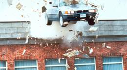 Кадр из фильма "Завтра не умрет никогда" - 2