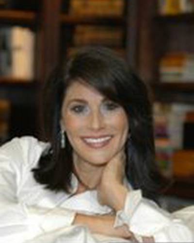 Jennifer Valoppi фото