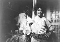 Кадр Последний дом слева