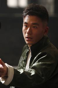 Кадр Пусть летят пули