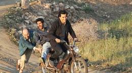 Кадр из фильма "Родился где-то" - 1