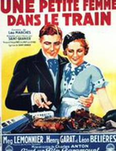 Une petite femme dans le train