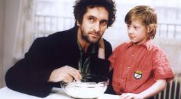 Кадр из фильма "Каменный мост" - 2