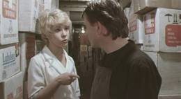 Кадр из фильма "Блондинка за углом" - 1