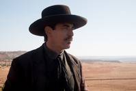 Кадр Джейн берет ружье