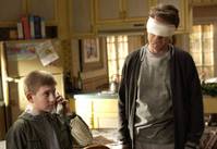 Кадр Малкольм в центре внимания