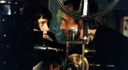 Кадр из фильма "Фигляр, шумящий на помосте" - 1