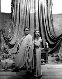 Кадр Цезарь и Клеопатра