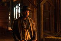 Кадр Джейн берет ружье