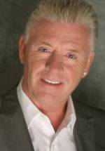 Derek Acorah фото